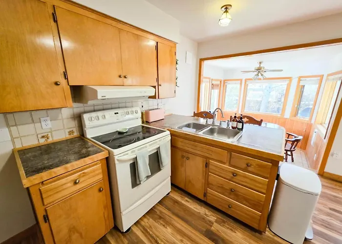 3 Bd, 2 Ba, 6-8 For Families, Near Park & Uw Сasa de vacaciones