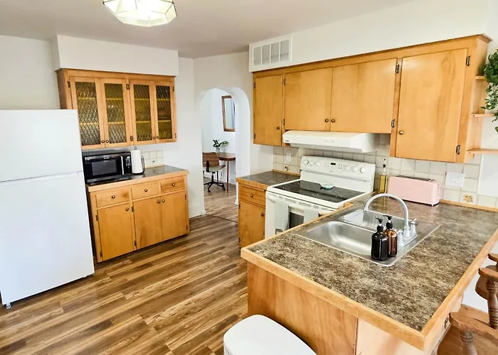 3 Bd, 2 Ba, 6-8 For Families, Near Park & Uw * Laramie