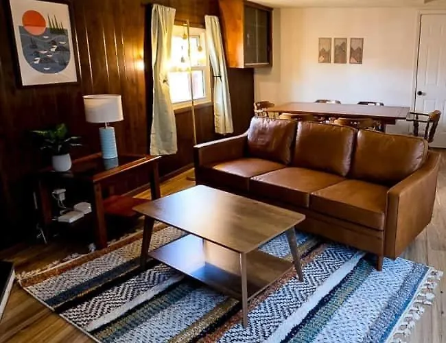 3 Bd, 2 Ba, 6-8 For Families, Near Park & Uw Сasa de vacaciones Laramie
