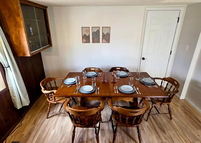 3 Bd, 2 Ba, 6-8 For Families, Near Park & Uw Сasa de vacaciones Laramie