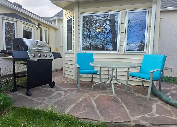 3 Bd, 2 Ba, 6-8 For Families, Near Park & Uw